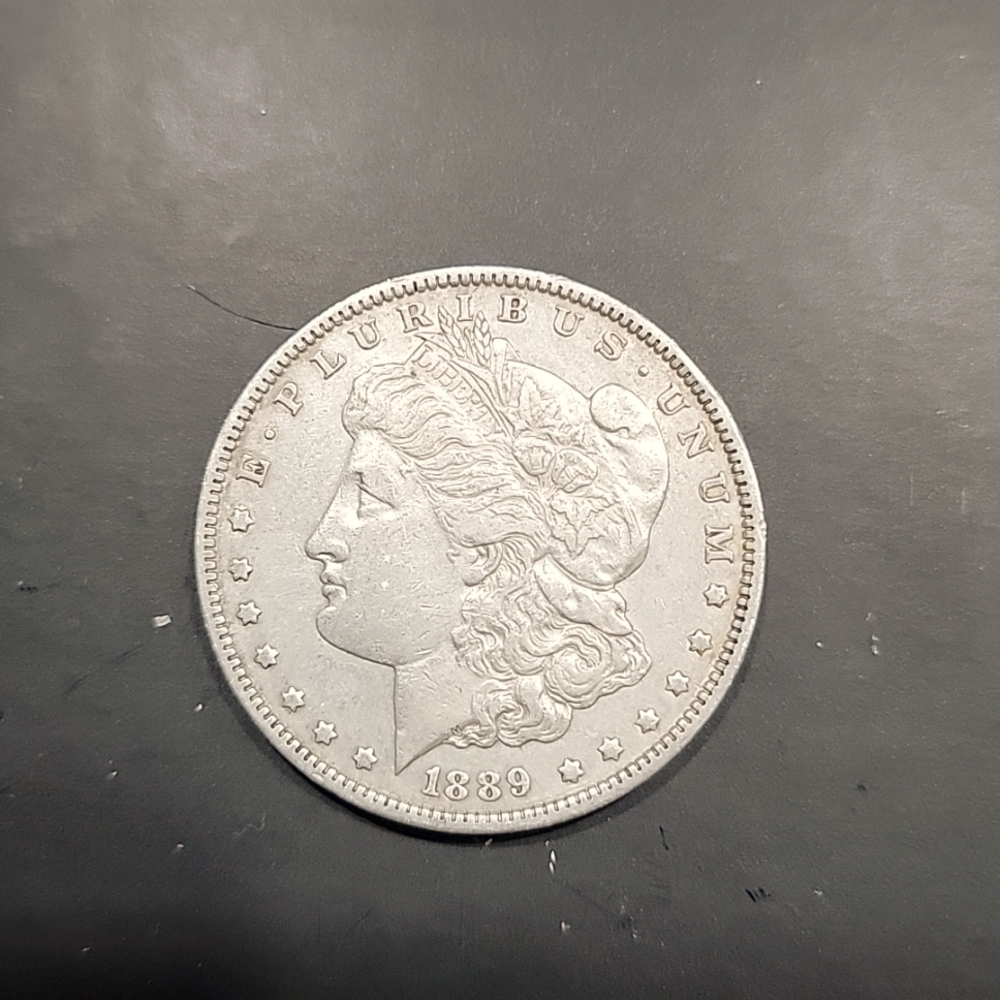 I selling a beautiful ps of one dollar 1889